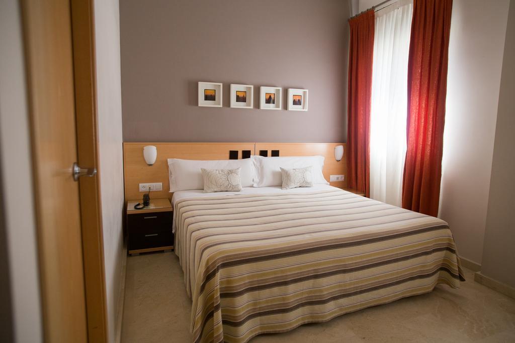 Hostal Albero By Eme Hoteles Sanlúcar la Mayor Zewnętrze zdjęcie