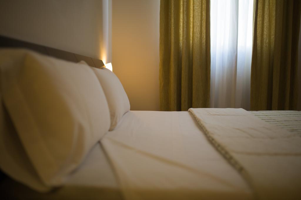 Hostal Albero By Eme Hoteles Sanlúcar la Mayor Zewnętrze zdjęcie
