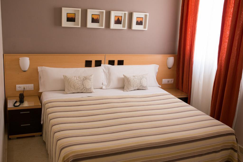 Hostal Albero By Eme Hoteles Sanlúcar la Mayor Zewnętrze zdjęcie