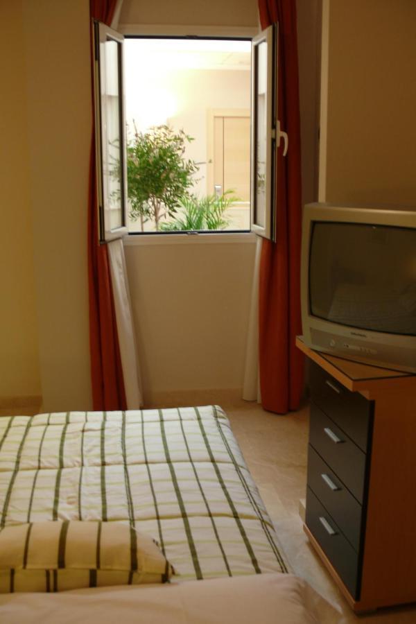 Hostal Albero By Eme Hoteles Sanlúcar la Mayor Zewnętrze zdjęcie